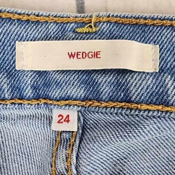 Levi's Wedgie Cropped Jean Button Fly Light Wash Size 24 - Picture 3 of 16